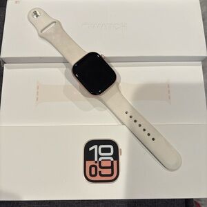 Apple Smartwatch - Gold with Cream Band